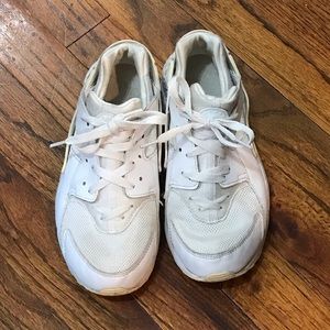 Nike White Fashion Athletic Sneaker Shoes
Girls Sz 2
No Shoebox
Smoke Free Home